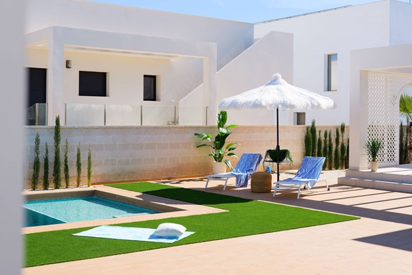 Villa Laura Especial - Doña Pepa Ciudad Quesada 
3 bed 3/2 bad op 607 m2
